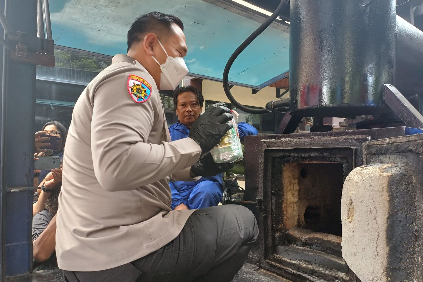 Polda Jatim Musnahkan 49 Kg Sabu dan Jutaan Butir Obat Terlarang
