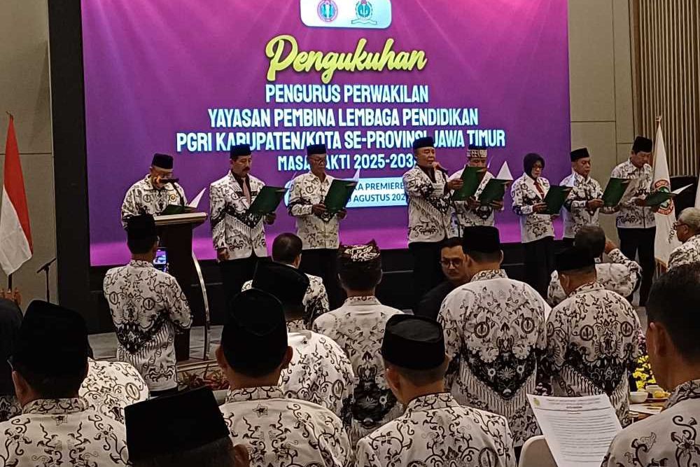 Di Pelantikan 34 Pengurus PGRI se-Jatim, Ketum: Tata Kelola Terus Dibenahi