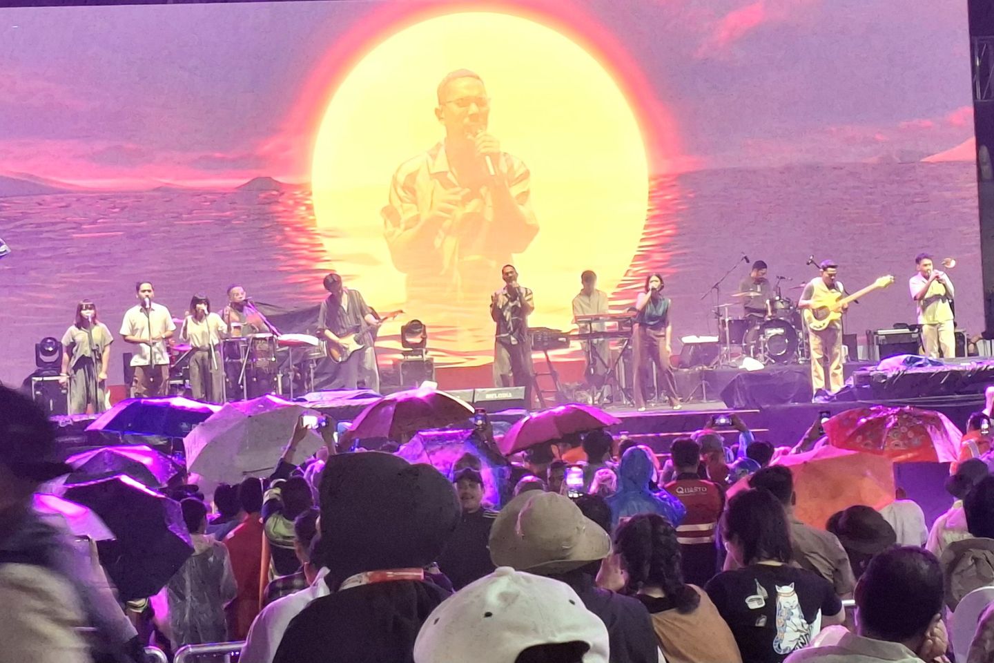 Maliq & D’Essentials dan Happy Asmara “Panaskan” Konser Melodi Tembaga Nusantara PTFI