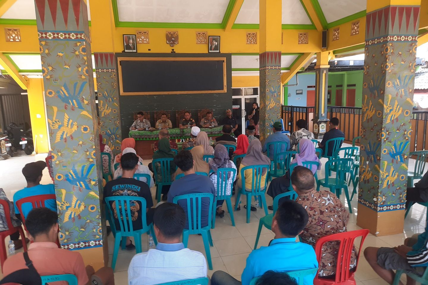 Puluhan Tahun Menghirup Polusi Bau PT TPPI, Warga Tasikharjo Tuban Tuntut Relokasi Rumah
