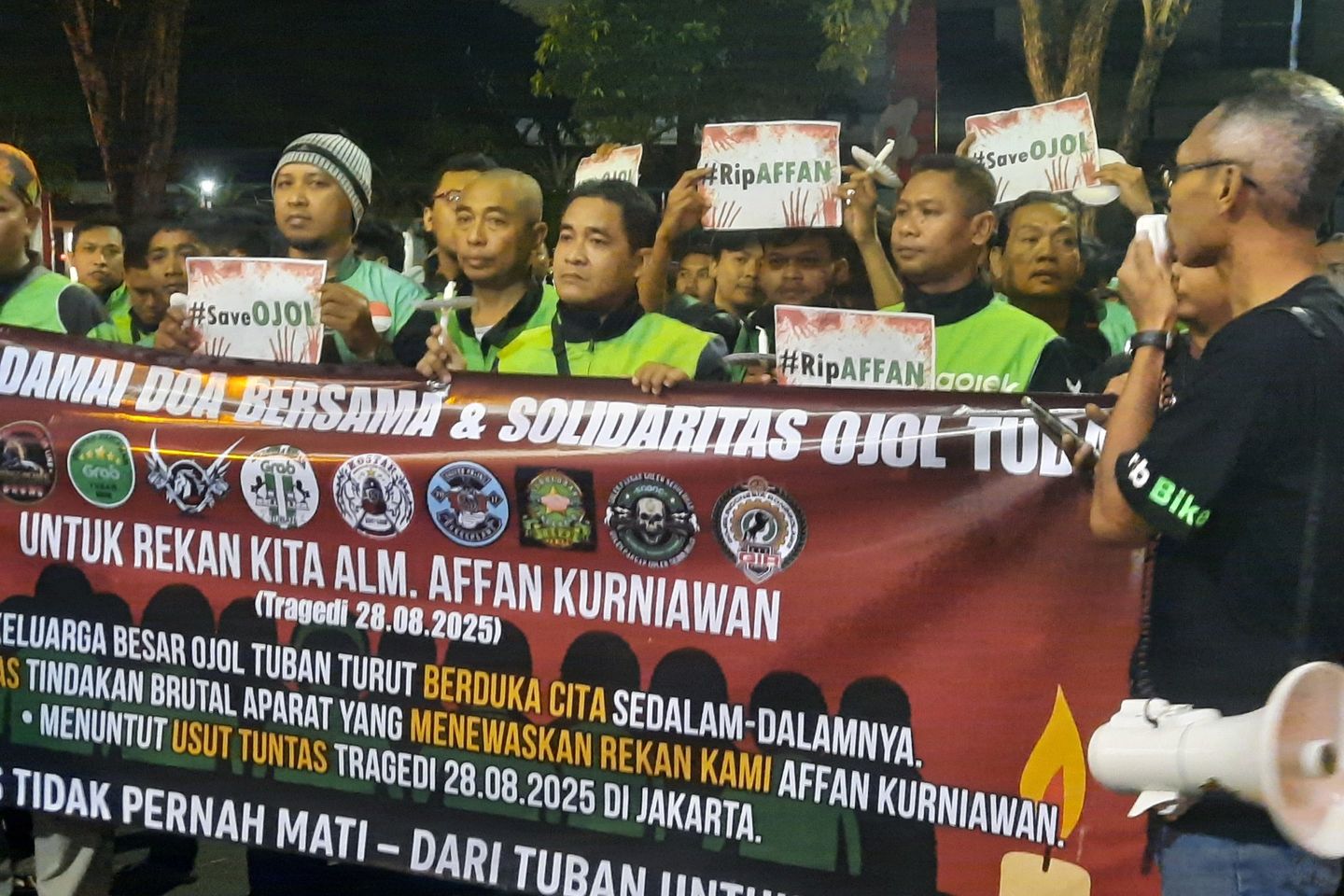 Solidaritas Tewasnya Affan, Ojol Tuban Geruduk Mapolres dan Doa Bersama