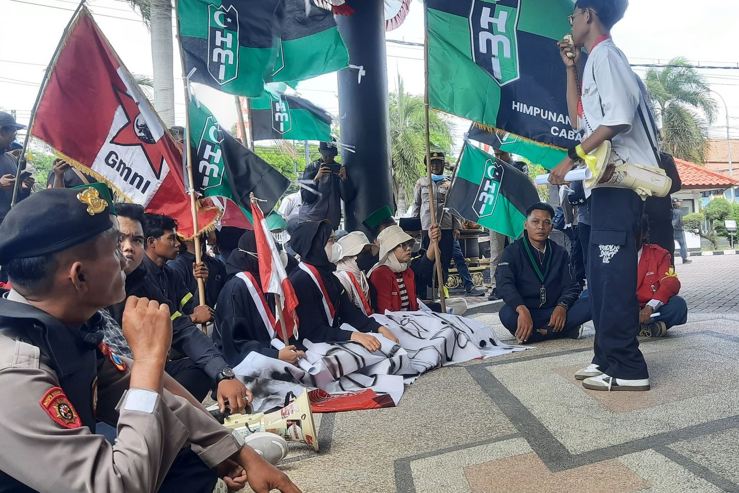 Aksi di DPRD Tuban, HMI dan GMNI Usung Isu Nasional dan Daerah