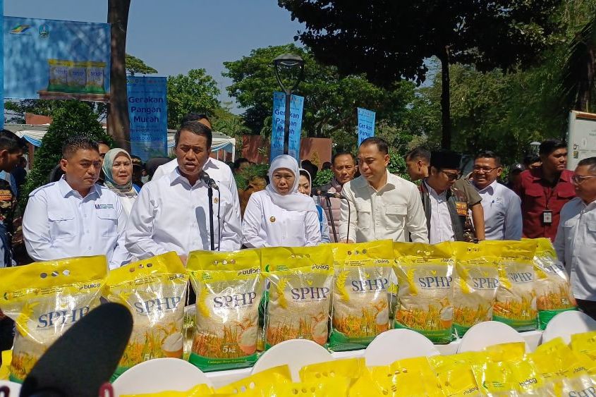 Pemerintah Gelontorkan 2.400 Ton Beras Bagi Warga Jawa Timur