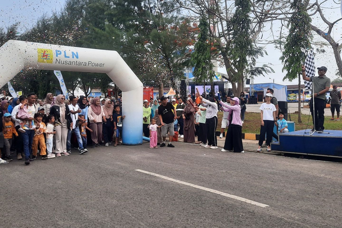 Fun Walk hingga Pengajian Warnai Peringatan Hari Listrik Nasional ke-80 PLN UP Tanjung Awar Awar Tuban