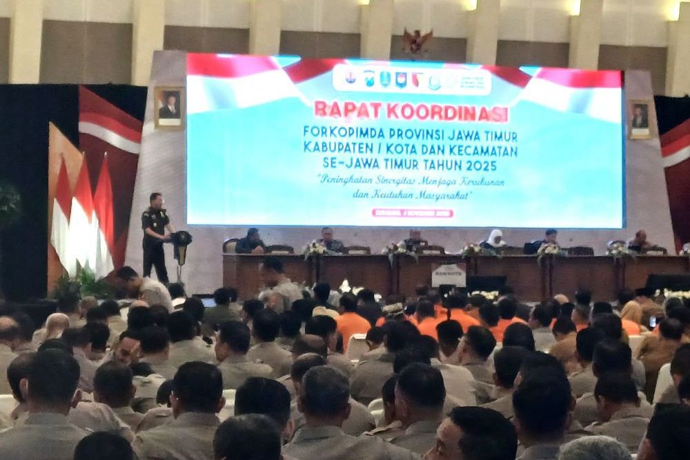 Di Rakor Forkopimda se-Jatim, Wamendagri Tekankan Sinergitas Pusat dan Daerah
