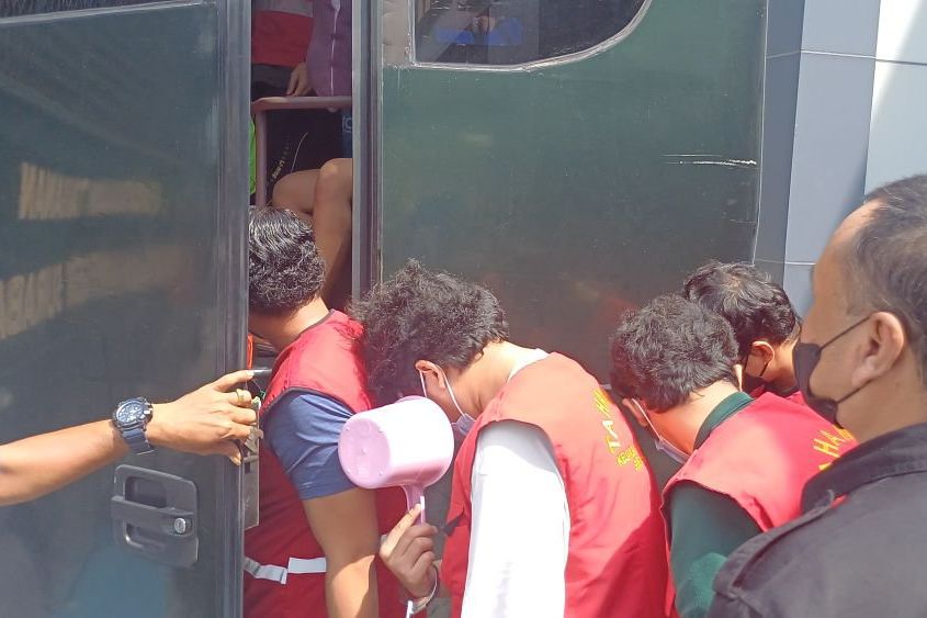 34 Tersangka Pesta Seks Gay Dilimpahkan ke Kejari Surabaya