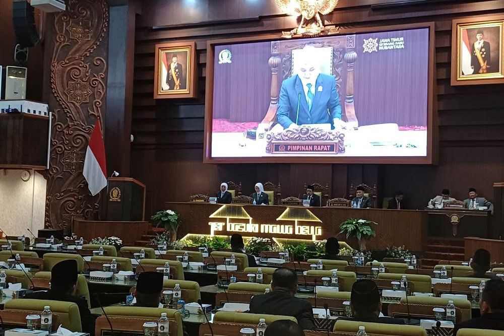 Pemprov dan DPRD Jatim Sahkan Dua Perda Strategis, Ini Daftarnya