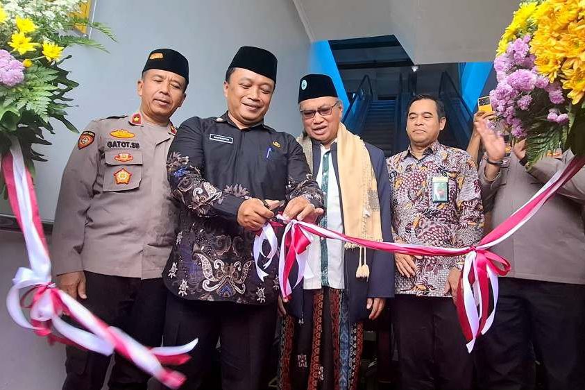 HUT ke-539 Gresik, Pemkab Resmikan Eskalator Masjid Maulana Malik Ibrahim