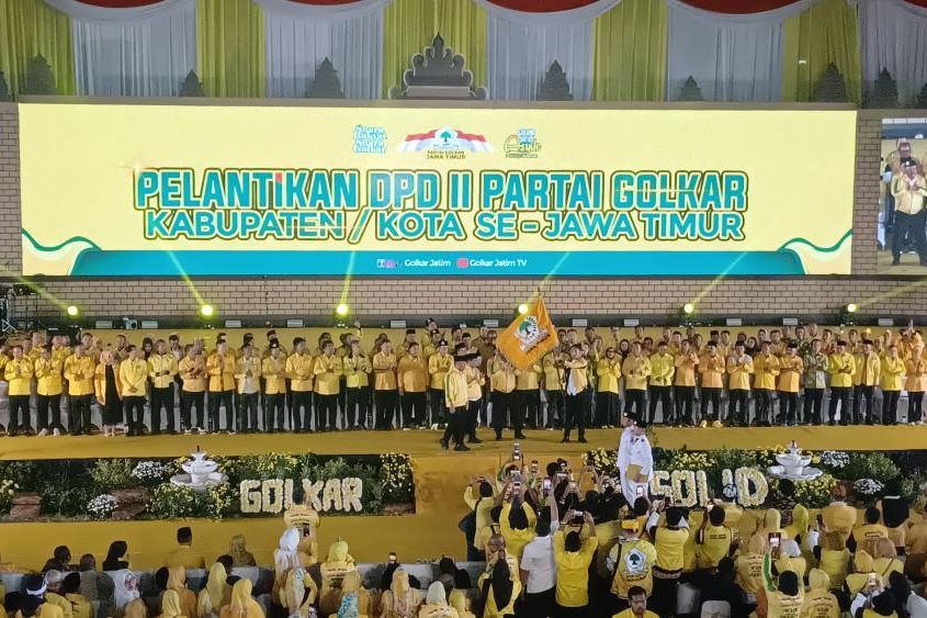 Pengurus DPD II Golkar se-Jatim Dilantik Serentak, Ketum: Ini Pertama Kali