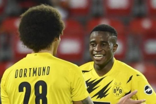 Dortmund Hajar 10 Pemain Hertha Berlin 2-0