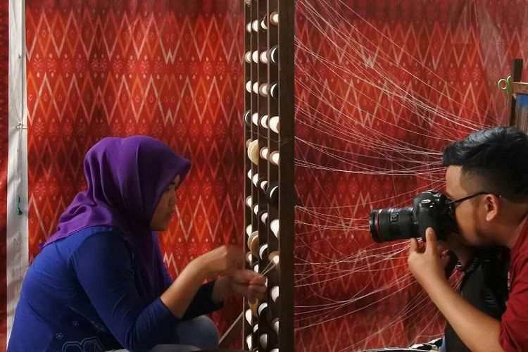 Wagub Emil Harapkan Perajin Daftarkan HAKI Tenun Ikat Banjar Kidul