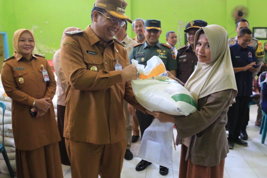 Pemkot Probolinggo Salurkan 342.640 Kilogram Beras untuk 17.132 KPM