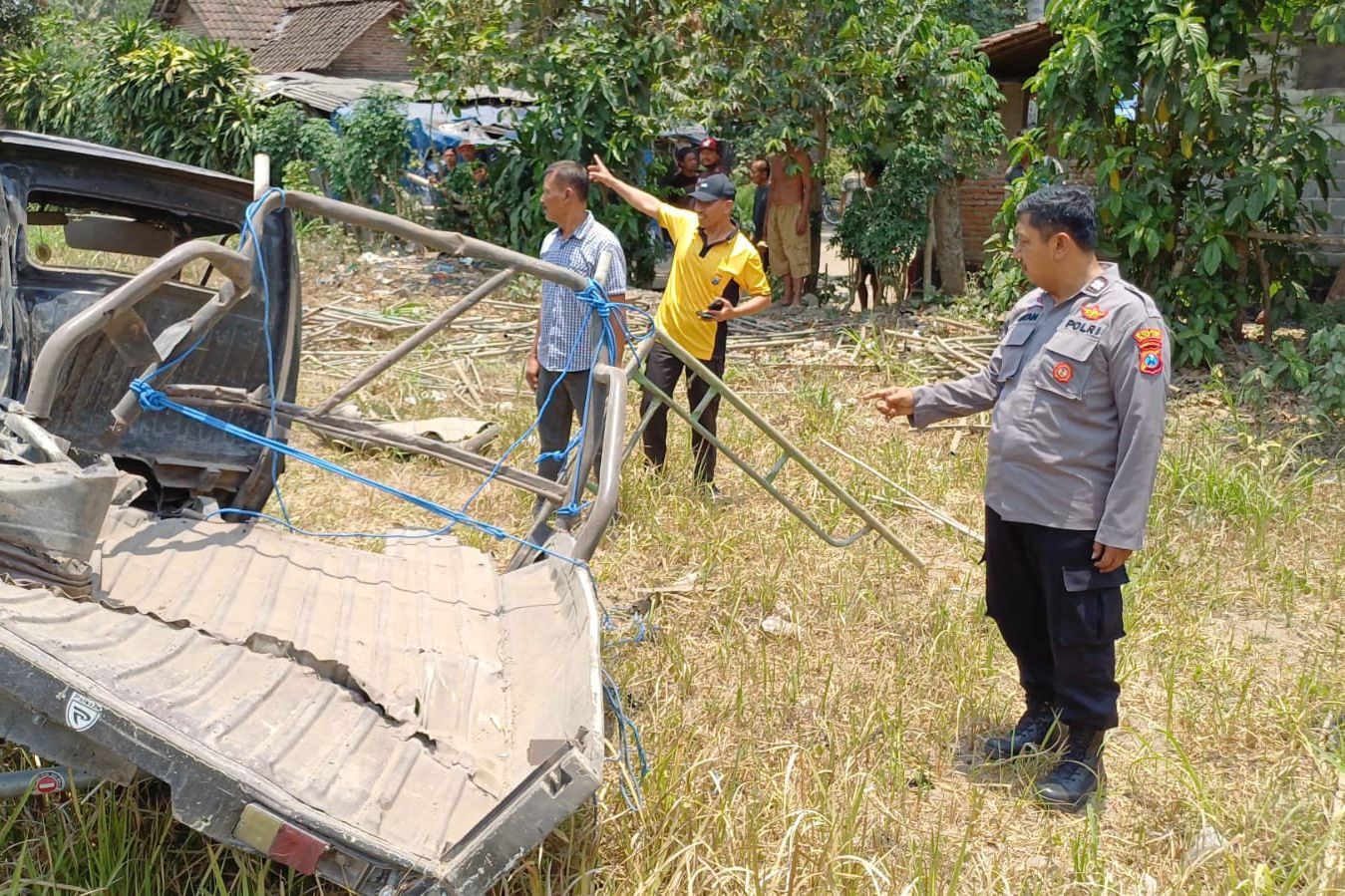 Kereta Api Singasari Tabrak Pikap Bermuatan Pipa di Srengat Blitar