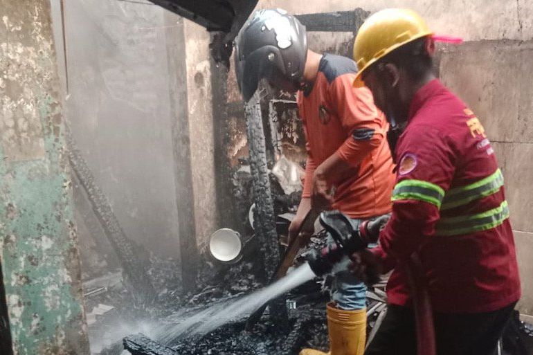 Ditinggal Liburan, Rumah di Mojokerto Terbakar