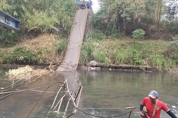 Jembatan Penyeberangan Desa di Probolinggo Ambruk, 36 Siswa dan 9 Dewan Guru Jadi Korban