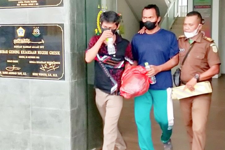 Kejari Gresik Eksekusi Dua Terpidana Korupsi Sarpras Olahraga