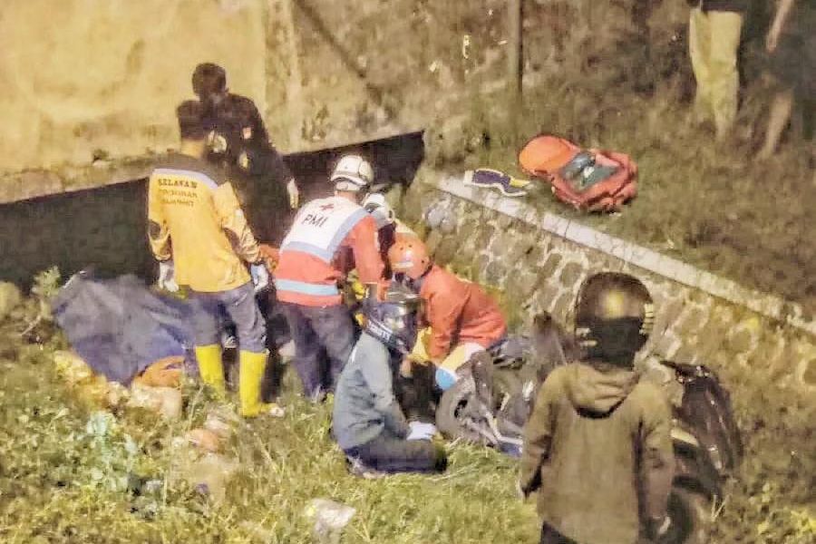 Selip dan Tabrak Tembok Pembatas Parit, Warga Jombang Tewas di Mojokerto