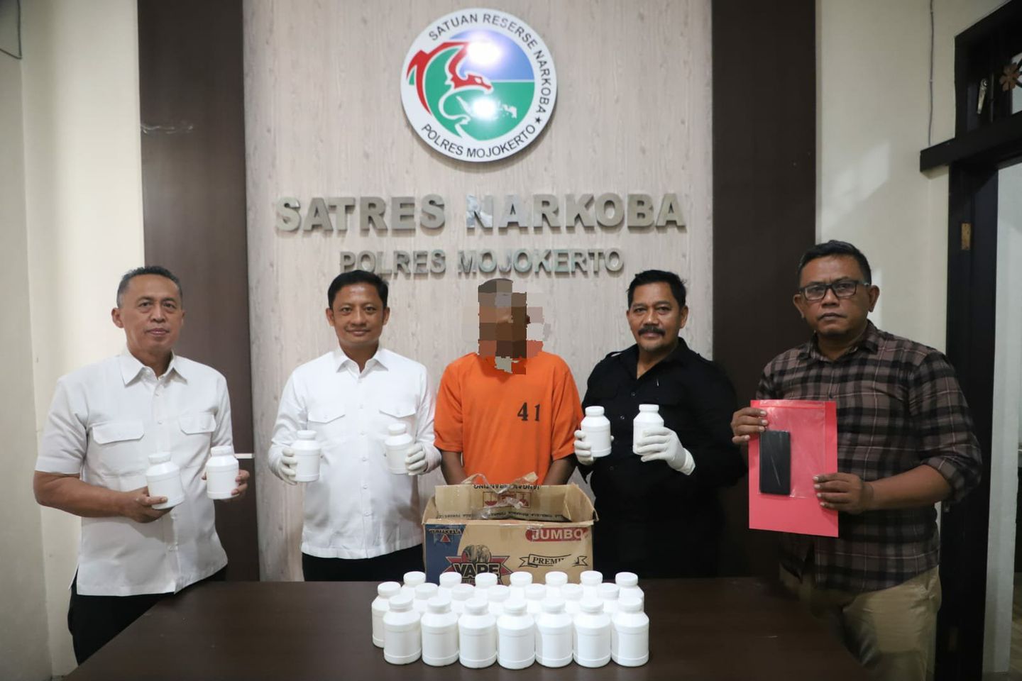 Polisi Mojokerto Ringkus Pengedar Pil Koplo, Sita 27 Ribu dan Sabu