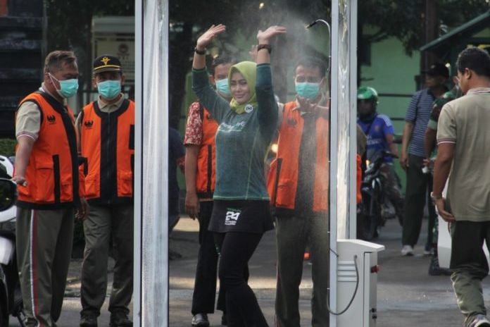 Bilik Disinfektan Karya Relawan di Malang Bisa Semprot 1.000 Orang