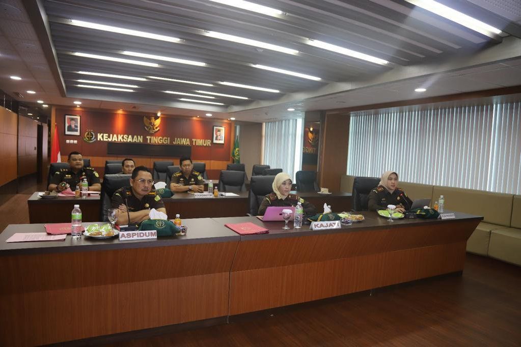 JAM Pidum Setujui 7 Perkara Dilakukan Restorative Justice  Kejati Jatim Bersama Kejari Jajaran 