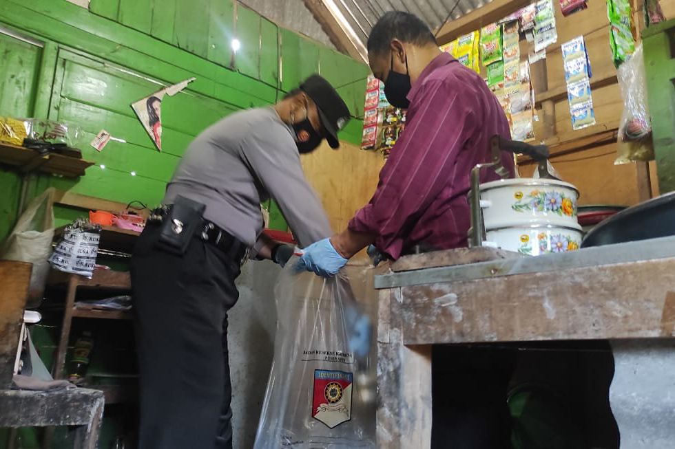 Diduga Keracunan Usai Sruput Kopi Tubruk, Pemilik Warkop dan Satu Pelanggan Dilarikan ke Rumah Sakit