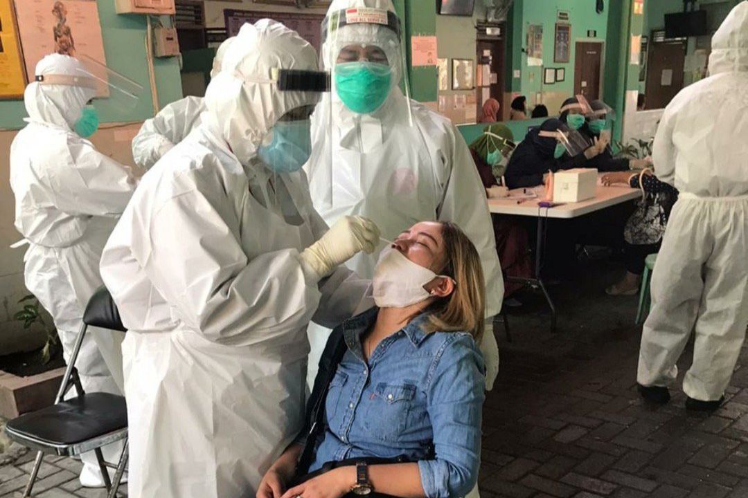 Covid-19 Melandai, <em>Swab Test</em> di Mal se-Surabaya Tetap Gencar Dilakukan