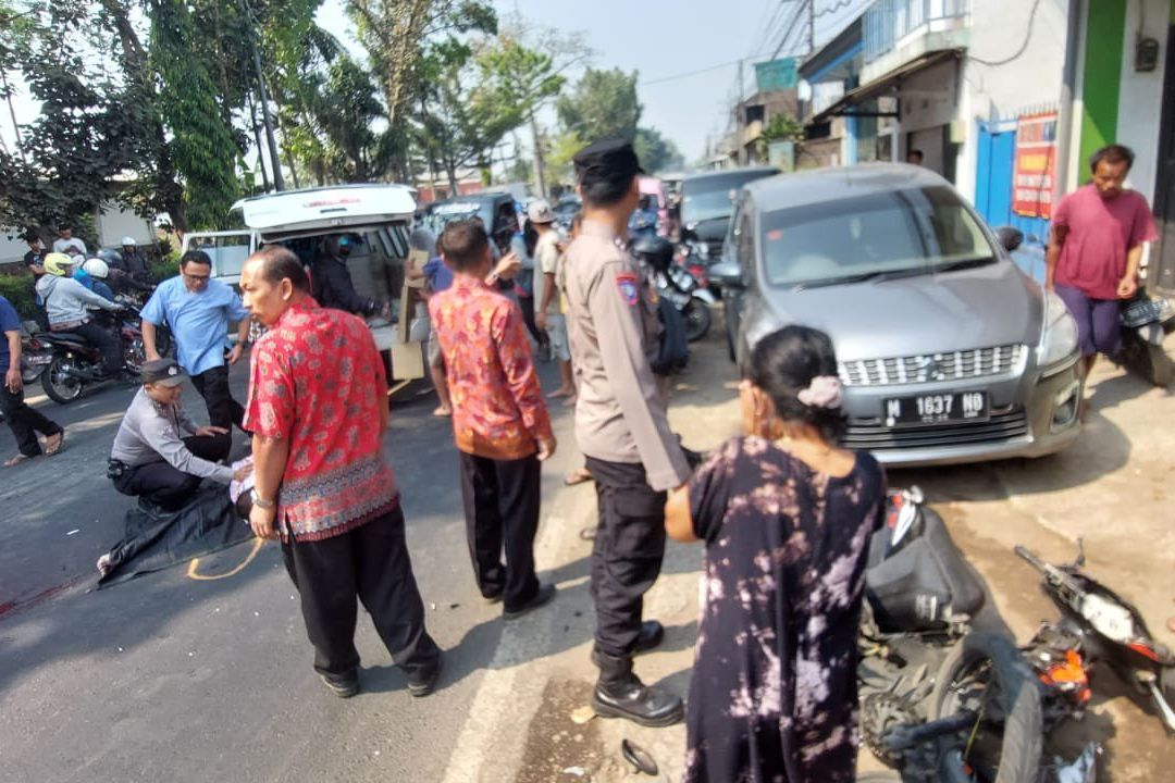 Tabrak Pikap dan Truk di Pakisaji-Malang, Pemotor Meninggal