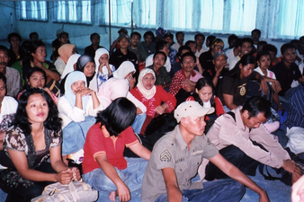 200 Pekerja Migran asal Jatim Sore Ini Tiba Langsung Jalani<em> Screening</em> Rapid Test