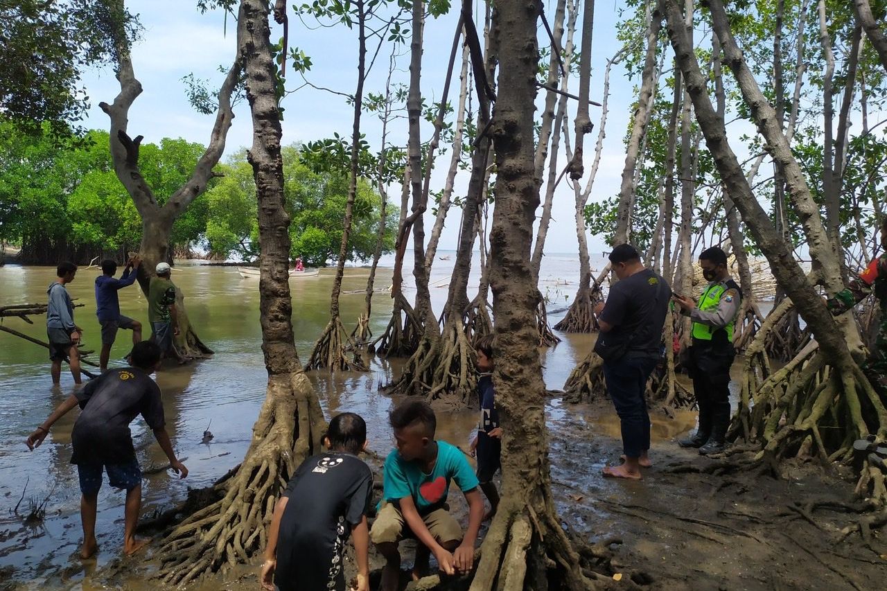 Dua Pemuda Probolinggo Hilang di Pantai Gending