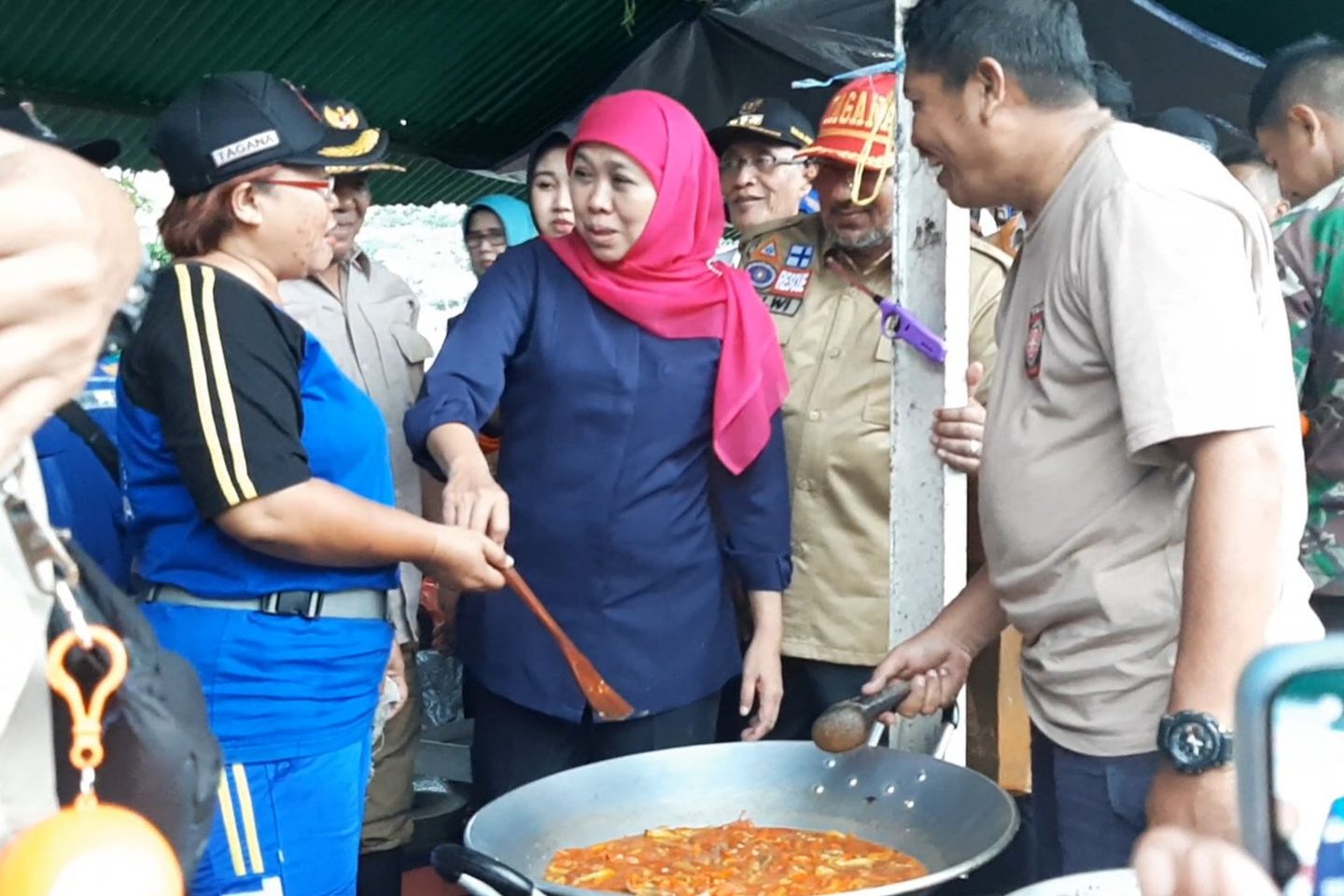 Tinjau Desa Banjir Bandang, Khofifah: 15 Daerah Rawan Bencana di Jatim
