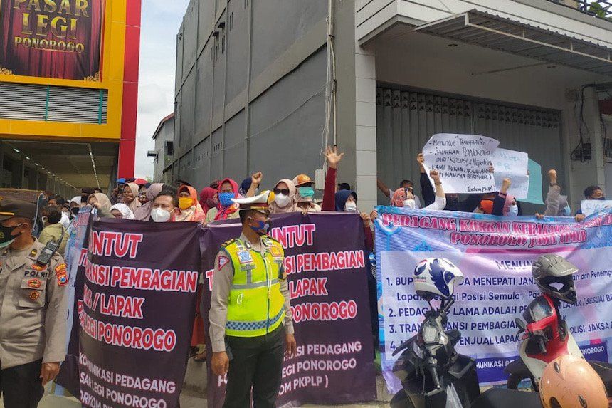 Peresmian Pasar Legi Dengan APBN Rp 133 Miliar Diwarnai Unjuk Rasa Pedagang