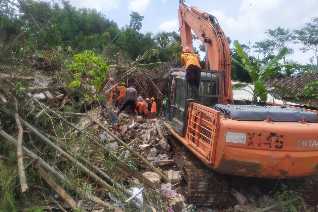 Longsor Nganjuk, Tujuh Orang Masih dalam Pencarian