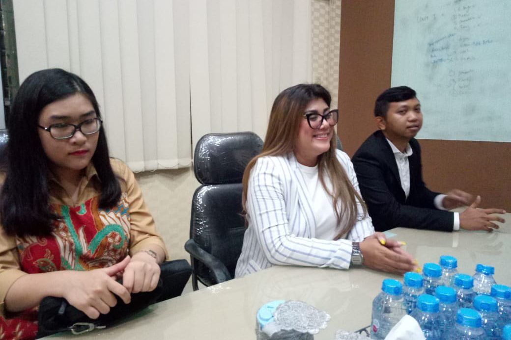 Penyanyi Regina Diperiksa Kasus Penipuan Investasi MeMiles