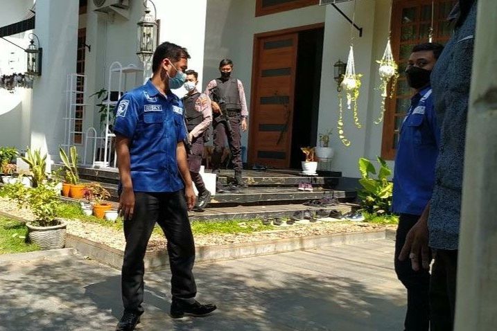 KPK Geledah Rumah Pribadi Bupati Tantri dan Pendopo Probolinggo