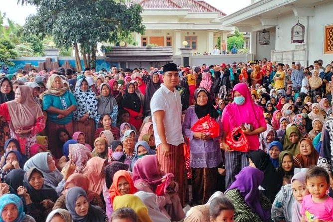 Sambut Idulfitri, Kades Ketapang Daya Salurkan Paket Sembako dari Anggota DPR RI Said Abdullah