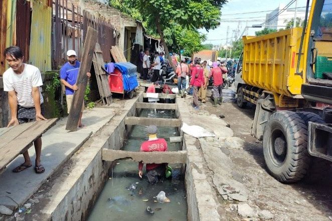 Saluran Jalan Gembong Tebasan Dinormalisasi, Pedagang Ditertibkan