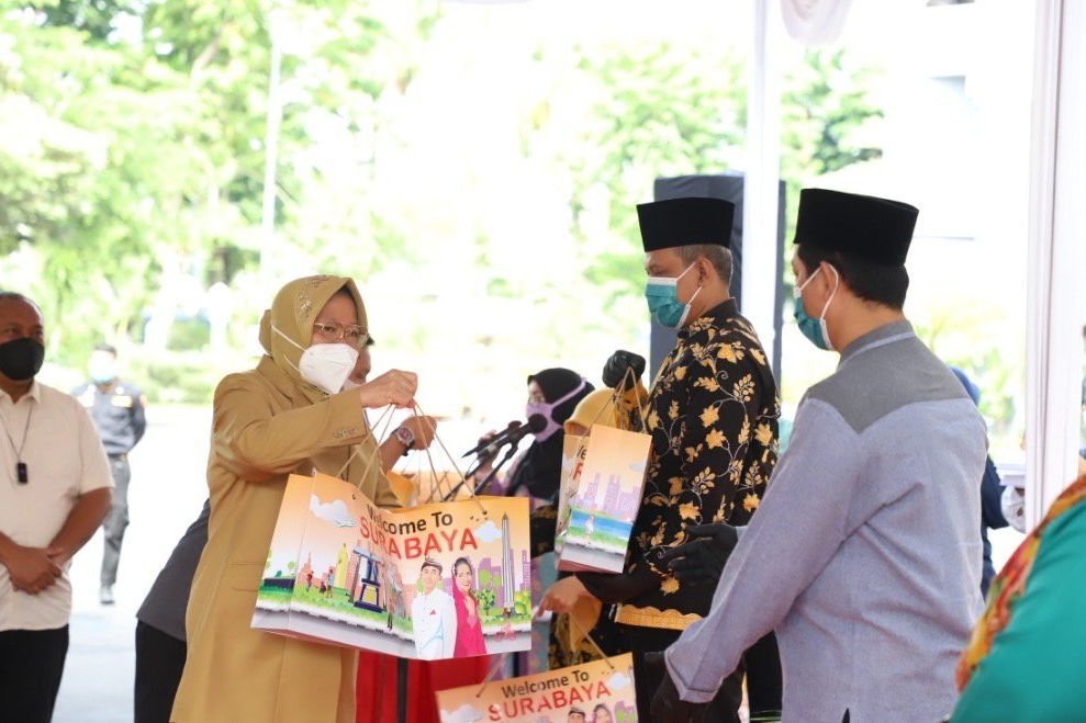 Modin di Surabaya Dapat Baju Hazmat, Masker dan Sarung Tangan