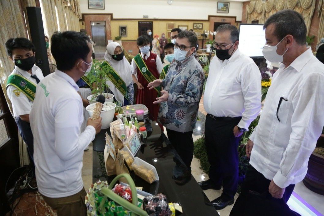 Pemenang Scroll of Honour-UN Habitat Takjub Kehebatan Pangeran dan Putri Lingkungan Hidup Surabaya
