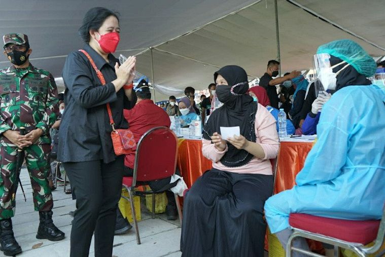 Hindari Kepadatan, Peserta Vaksinasi di Gelora 10 Nopember Diimbau Datang Siang atau Sore
