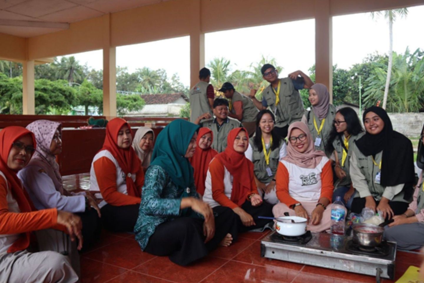 KKN UGM Muncar Memancar, Ajari Produk Olahan Buah Naga dan Buat Website Desa Wringinputih