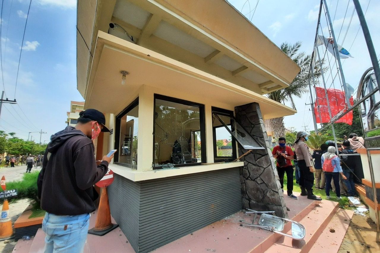 Fasilitas Gedung DPRD Kabupaten Probolinggo Rusak Akibat Kericuhan