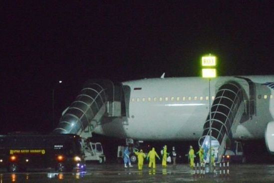 69 WNI ABK Diamond Princess Dibawa ke Pelabuhan PLN Indramayu Dengan 4 Bus