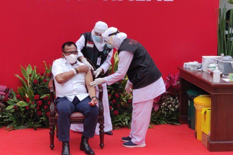 Khofifah Targetkan Vaksinasi Tenaga Kesehatan Tuntas dalam Empat Hari