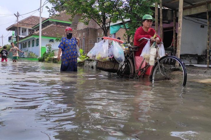 Hujan Disertai Angin Sebabkan 350 Terendam Banjir