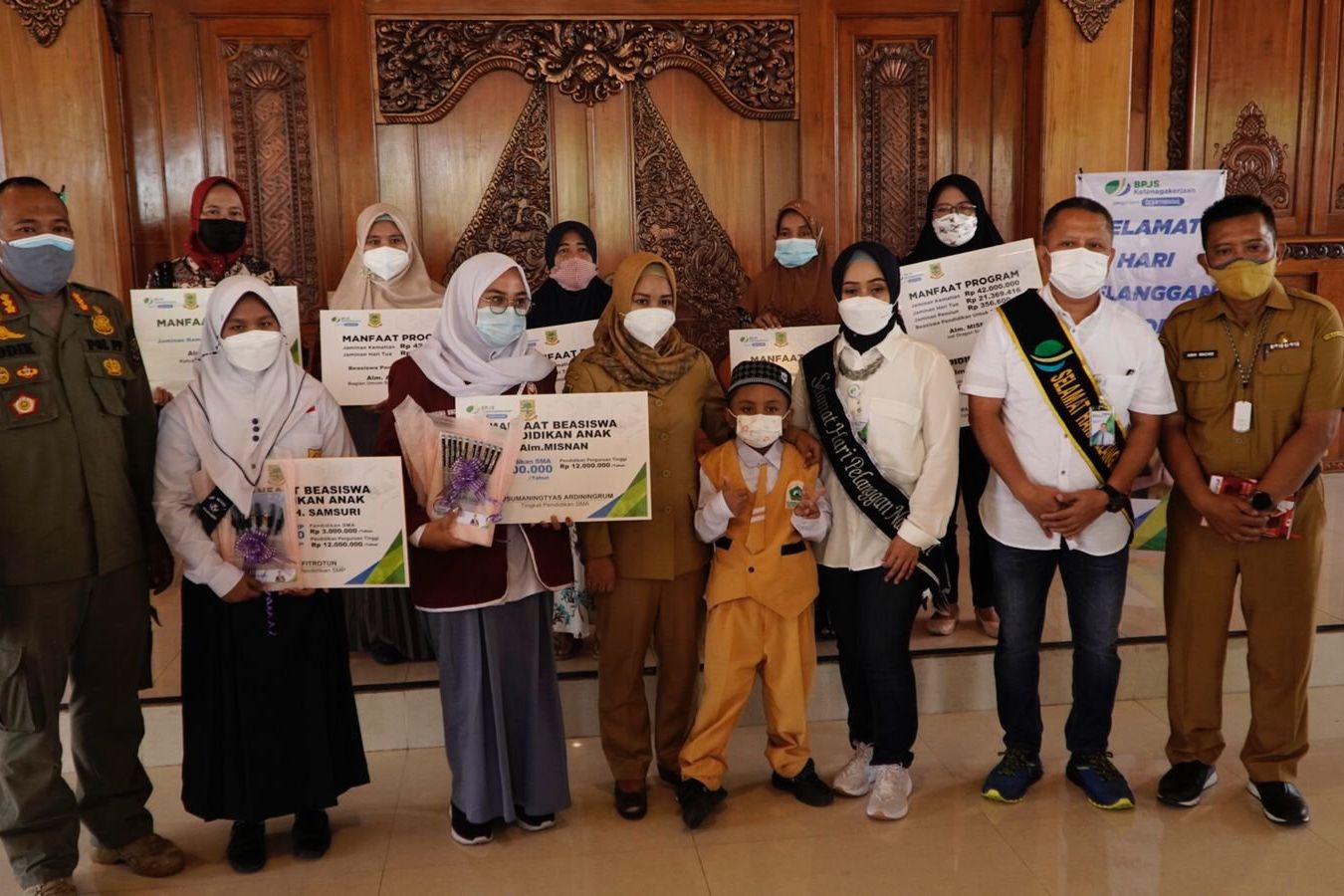 Peringati Hari Pelanggan Nasional, BPJAMSOSTEK Mojokerto Beri Santunan dan Beasiswa