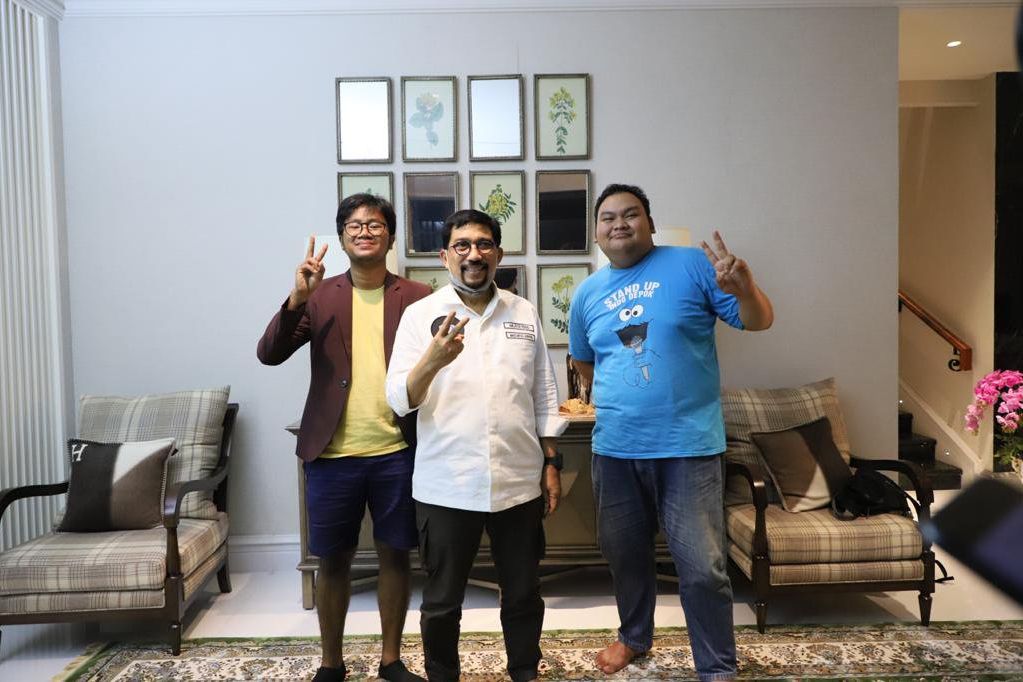 Artis Stand up Comedy Ajak Anak Muda Dukung Machfud Arifin-Mujiaman