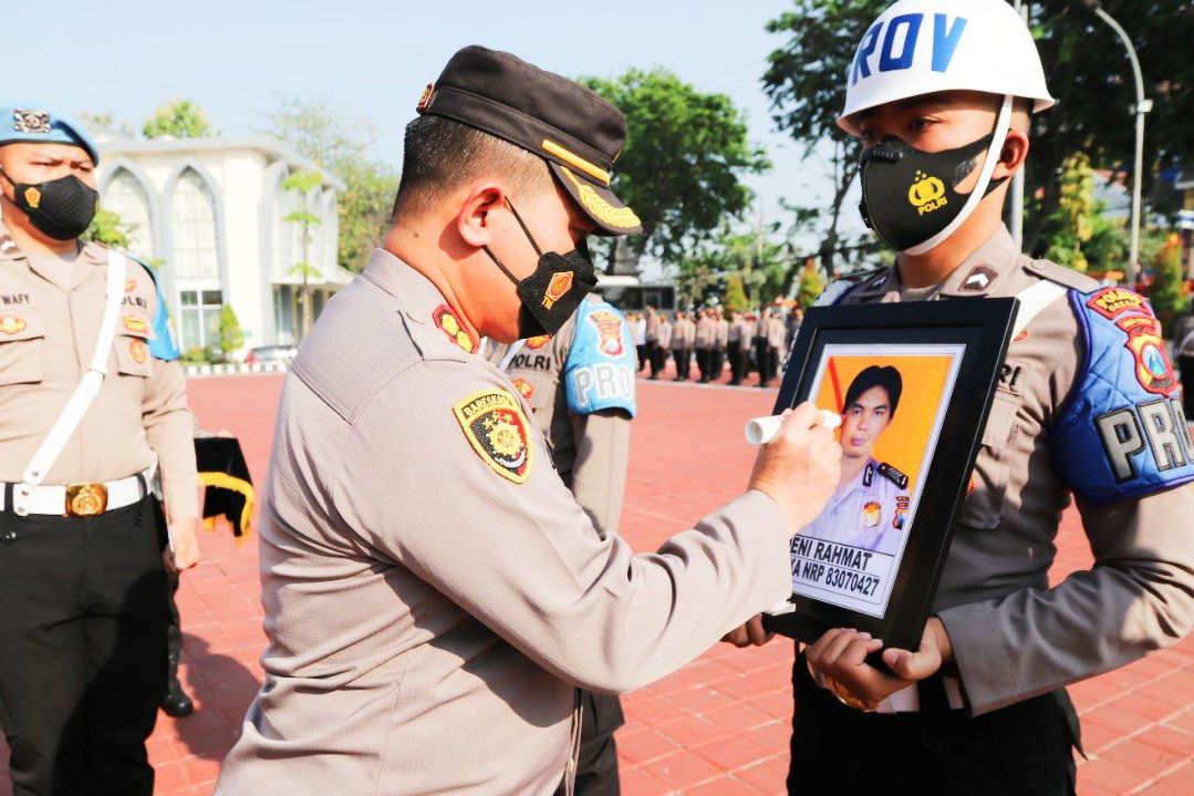 Langgar Kode Etik, Anggota Polisi Jajaran Polres Gresik di PTDH