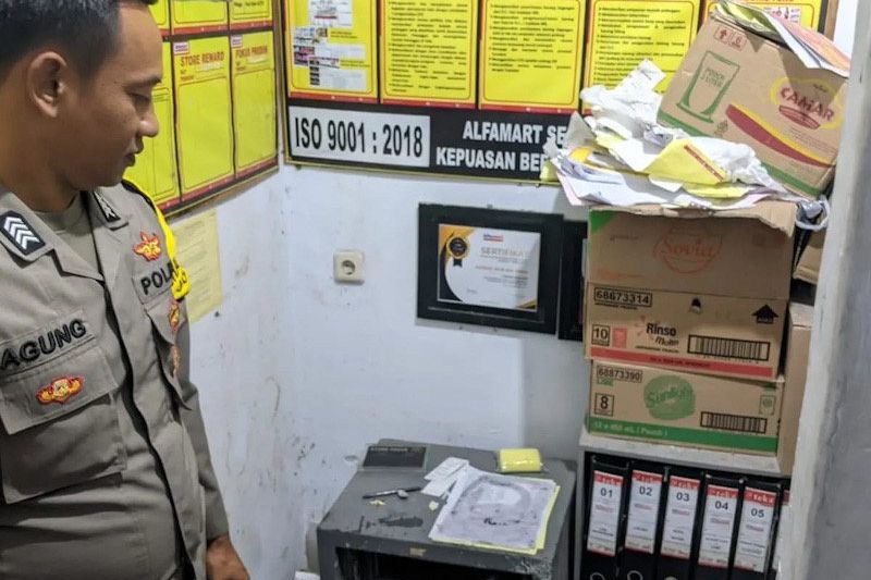 Minimarket di Mojokerto Dibobol, Uang Rp92 Juta Raib
