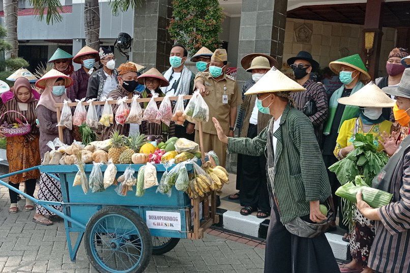 Seluruh ASN Pemkab Gresik Berbaju Petani