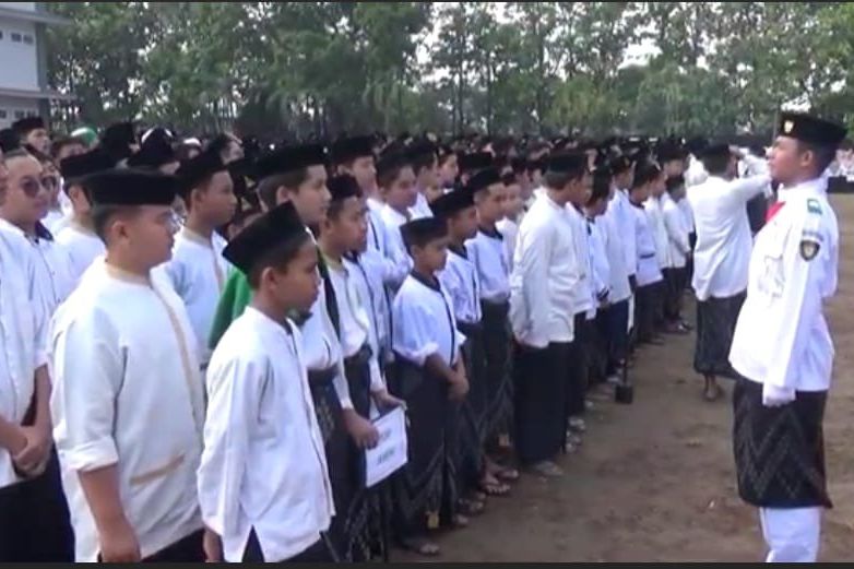 Ribuan Santri Tebuireng Upacara Peringatan Hari Santri 2023 